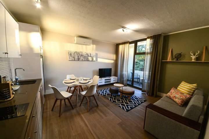 Appartement Ikon Self Catering à Windhoek Extérieur photo